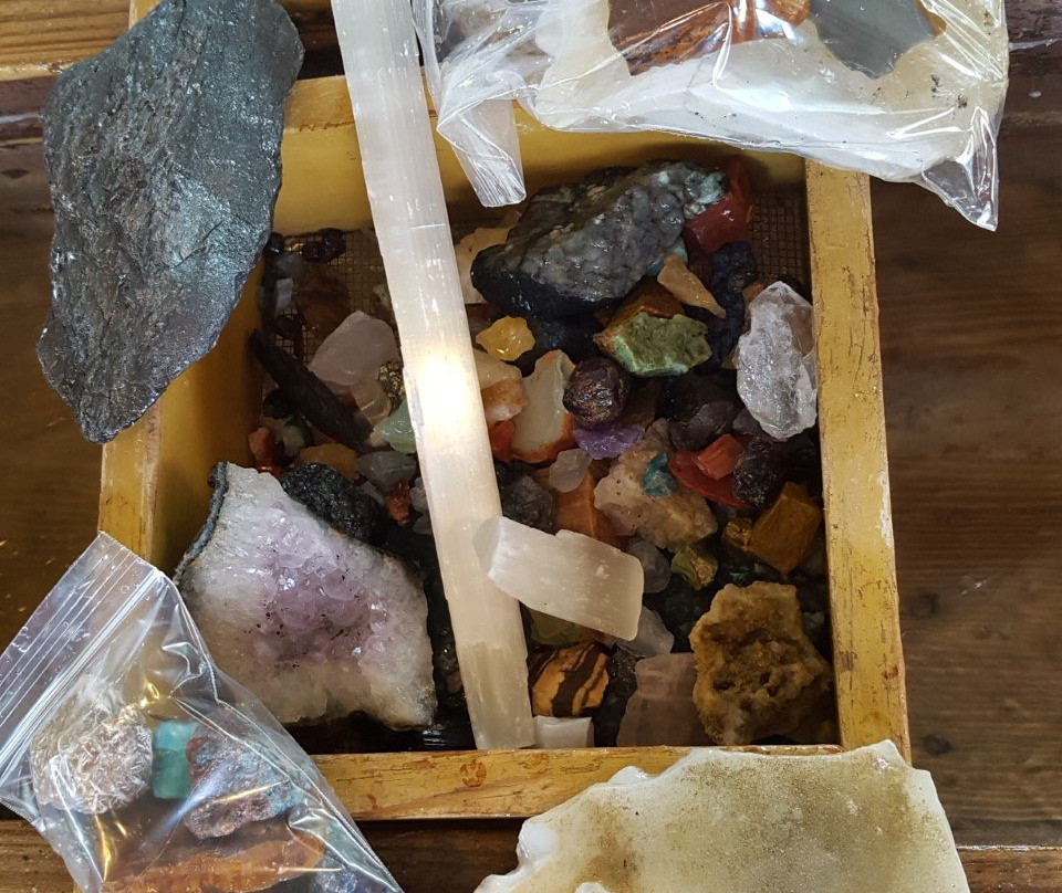 Metamora Gem Mine & Luna's Garden Gift Shop-Metamora必去景点