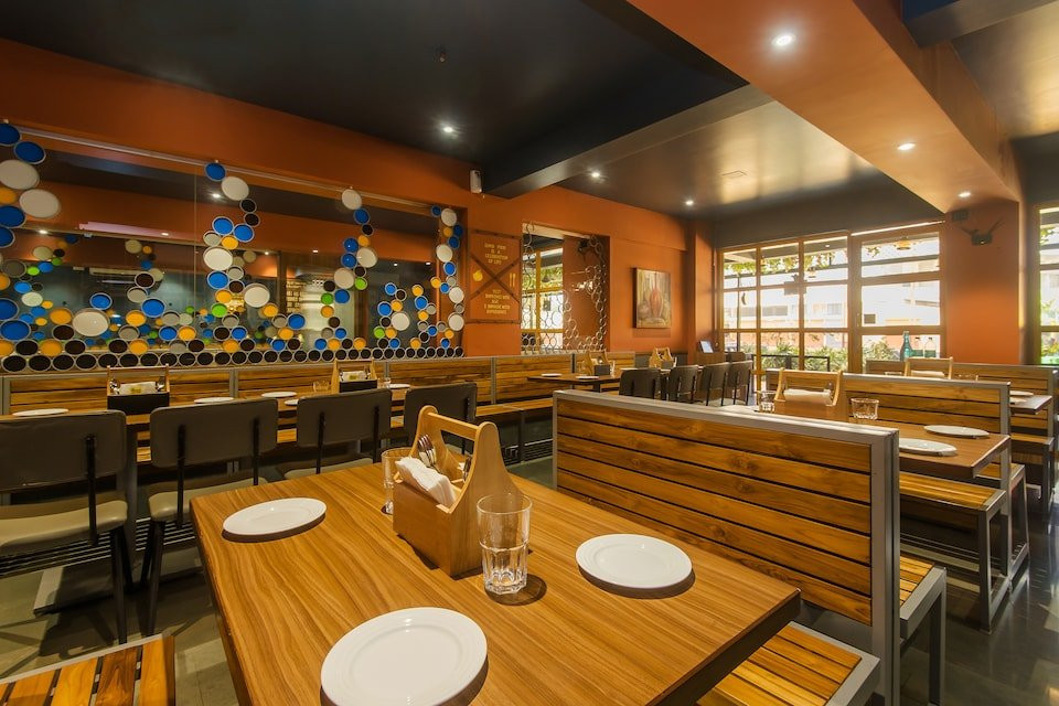 OYO13857帝国酒店主图