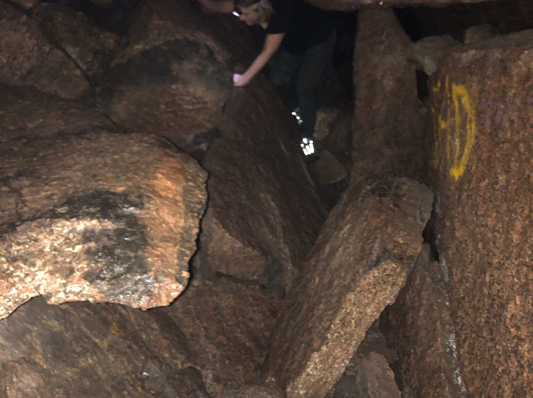 Enchanted Rock Cave-弗雷德里克斯堡必去景点