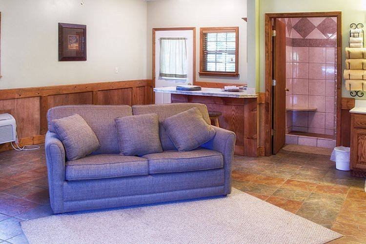 Boars' Nest Bed & Breakfast主图