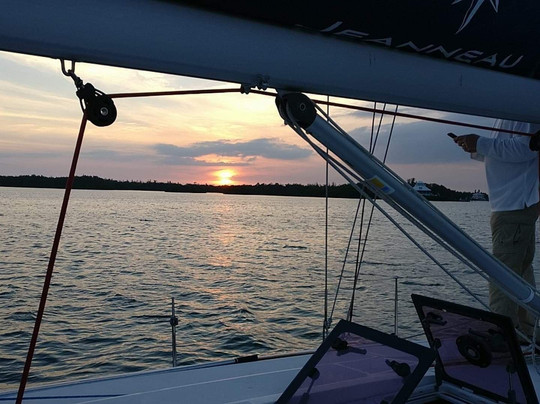 Offshore Sailing School-俘虏岛必去景点