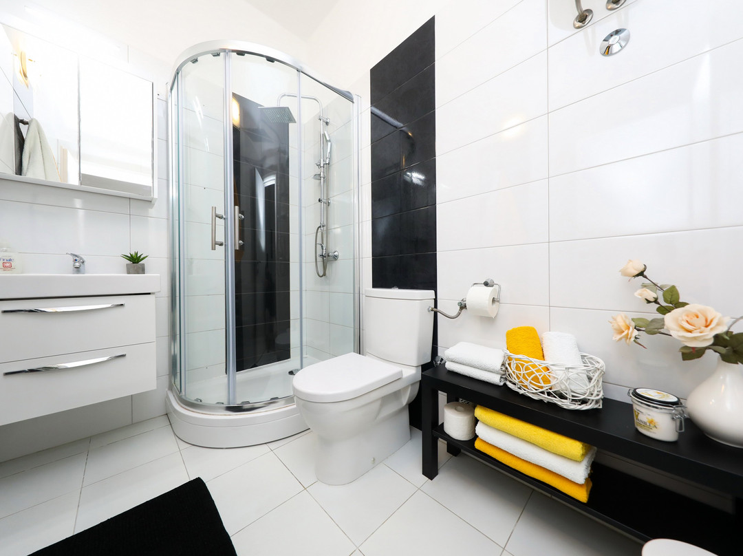 Apartments & Rooms Kolovare Beach主图