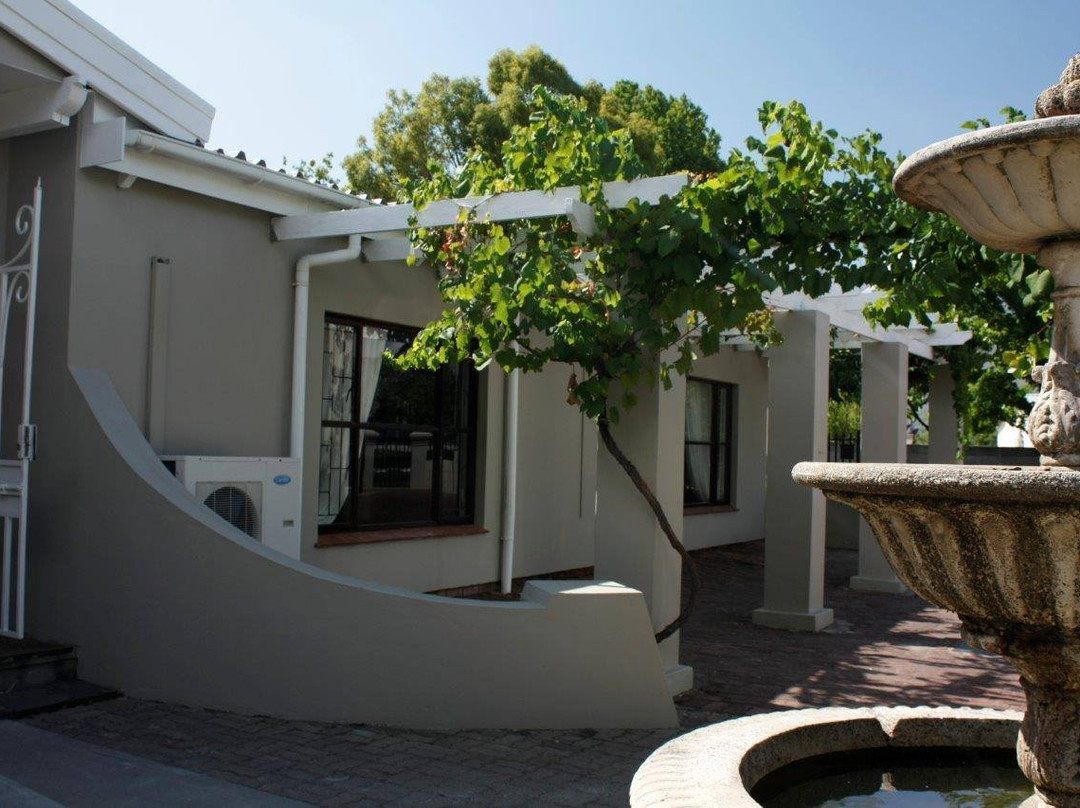 Village Guest House & Restaurant主图