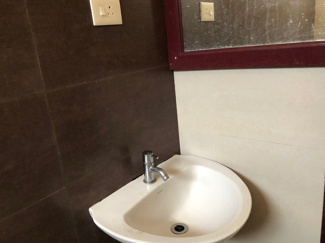 Hotel Sadhabishegam主图