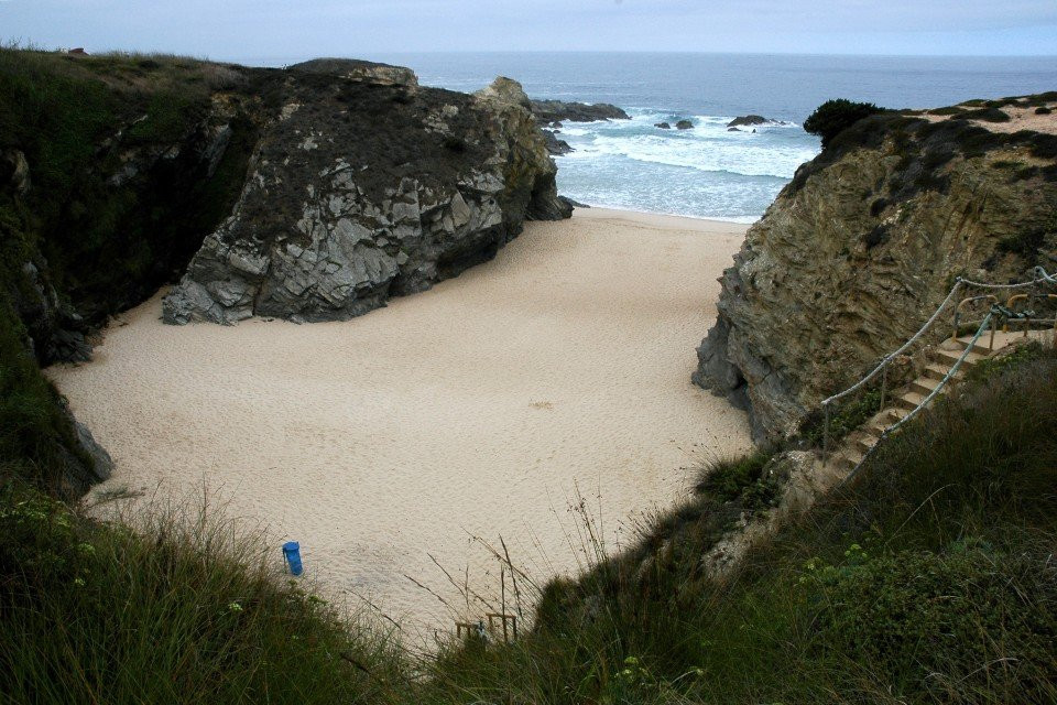 Praia de Porto Covinho景点图片