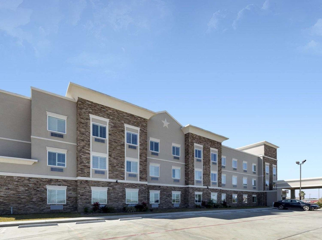 Garner Hotel Victoria - East by IHG主图