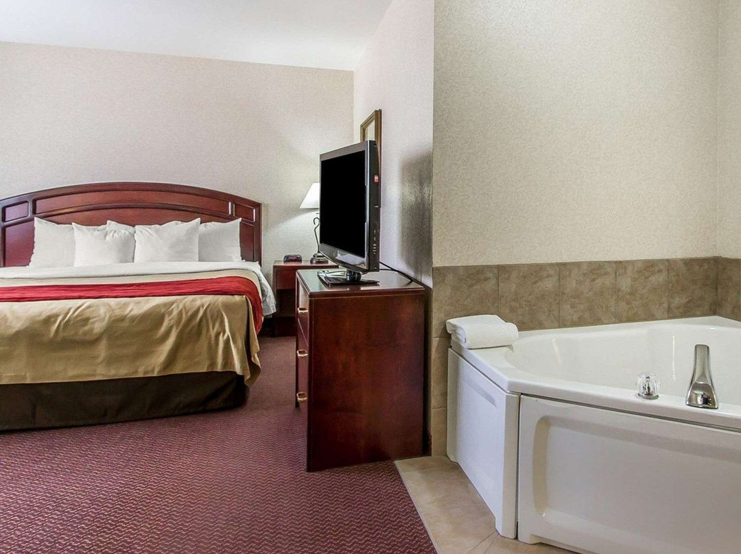 Quality Inn & Suites Fort Madison Near Hwy 61主图