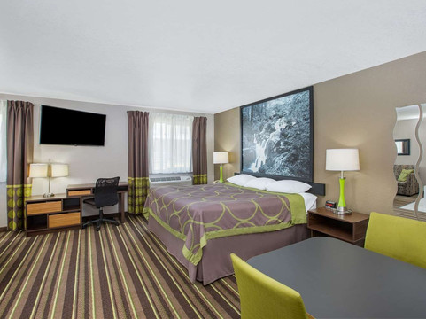 布鲁金斯温德姆速8酒店主图