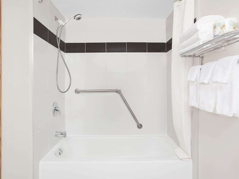 阿萨巴斯卡速8酒店主图