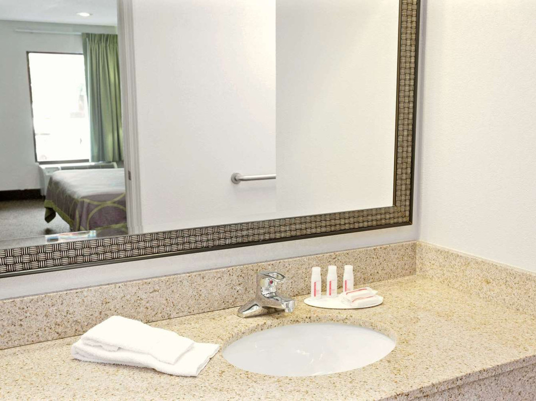 Super 8 by Wyndham Gainesville主图