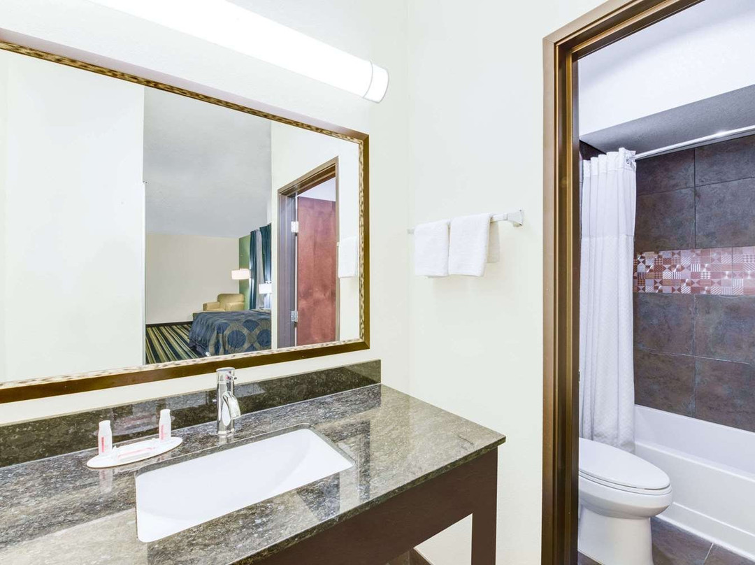 Super 8 by Wyndham Cotulla TX主图