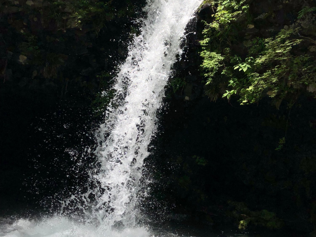 Jimba Waterfalls景点图片