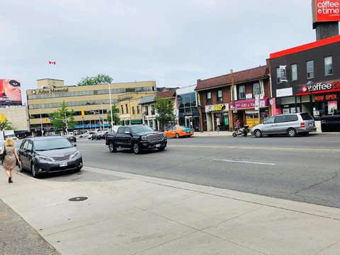 布洛尔西村-多伦多必去景点