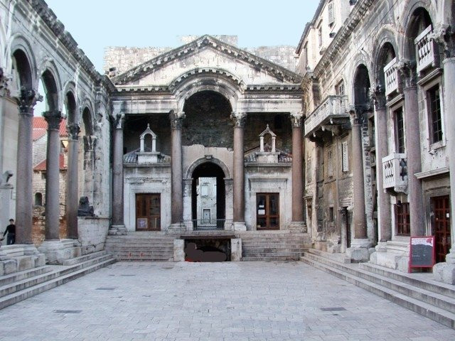 The Peristyle of Diocletian's Palace景点图片