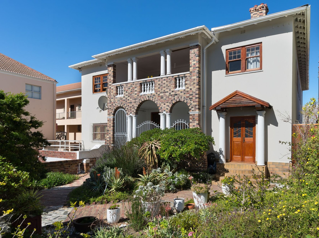 The Gong House主图