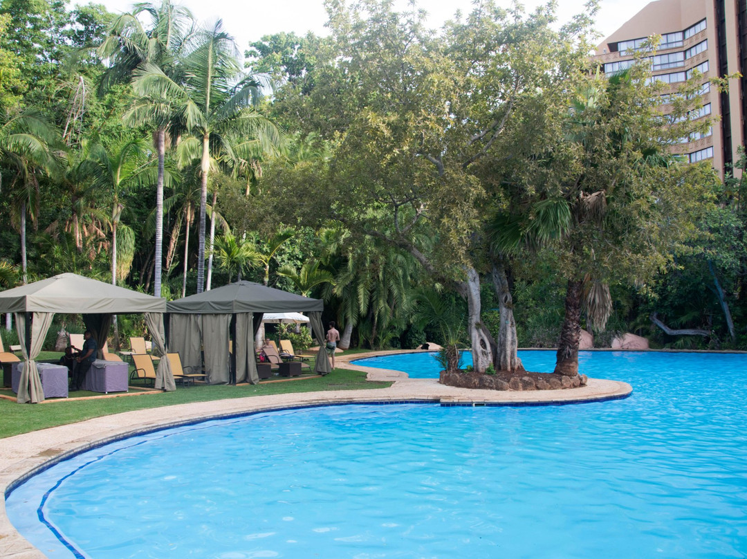 小瀑布酒店主图