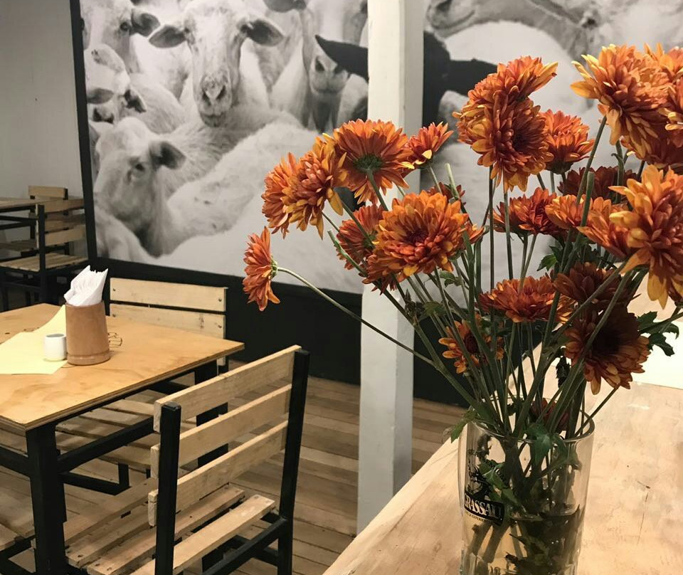 Curarrehue餐馆和美食-Oveja Negra