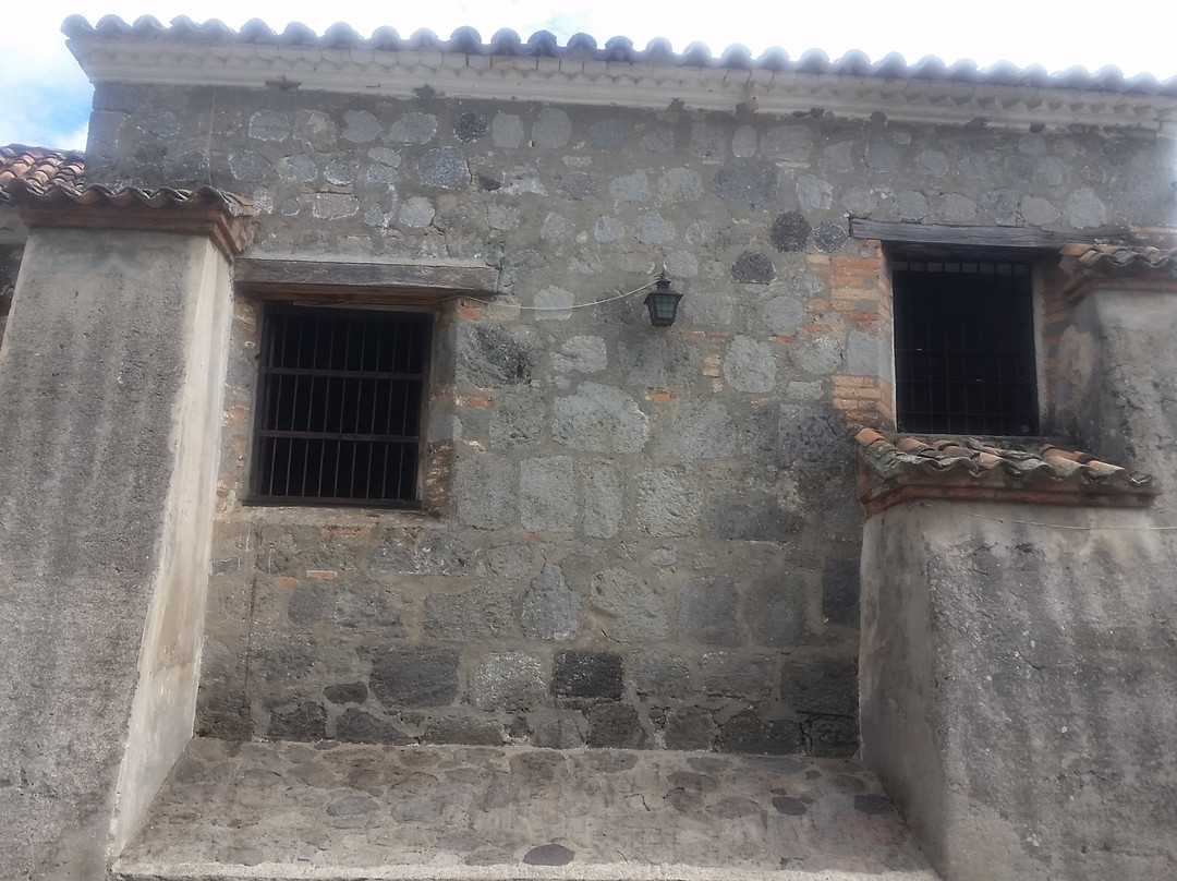 Santuario Diocesano del Milagroso Senor de la Ermita-Mariquita必去景点