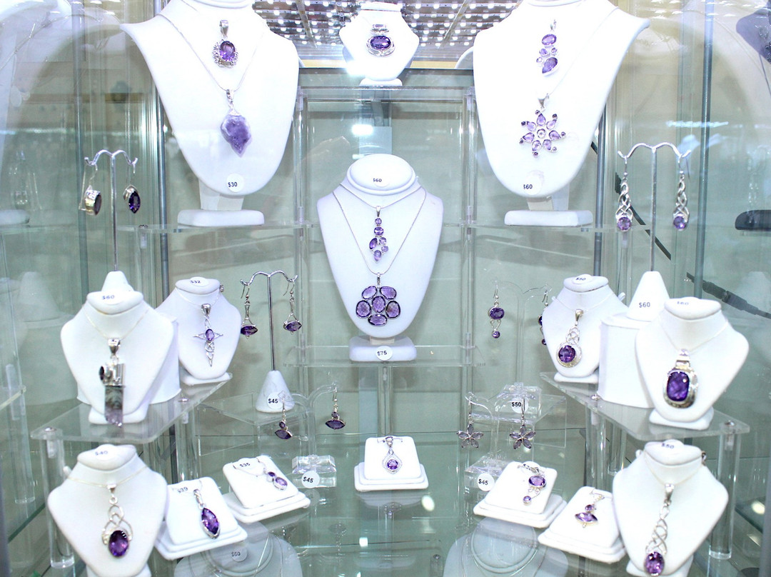 Nessya's Gems and Jewels-夏洛特镇必去景点