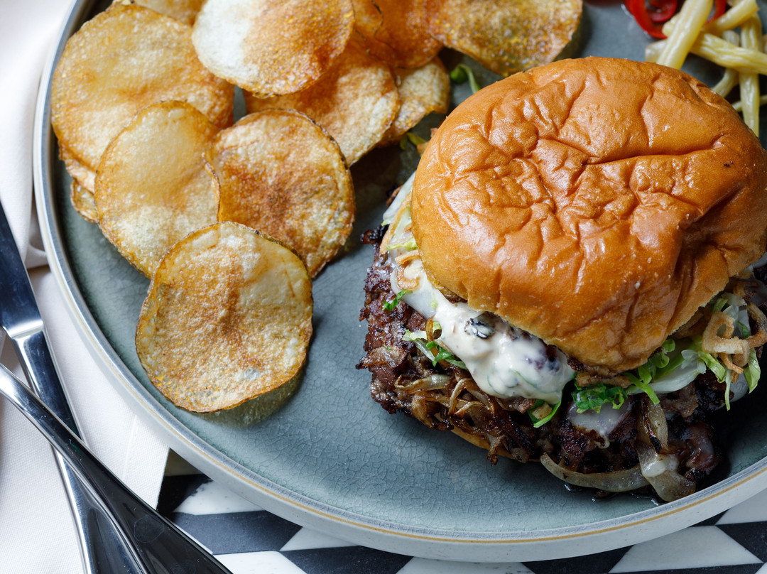 Oggie's Kitchen & Bar