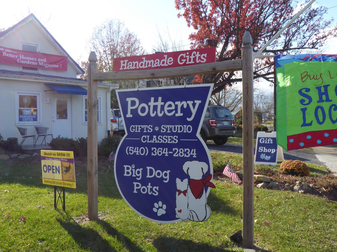 Big Dog Pots Pottery景点图片