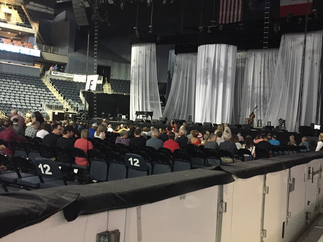 Ford Center-埃文斯维尔必去景点