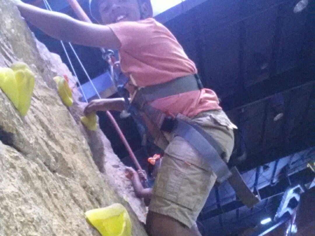 Insanity Complex-Madison必去景点