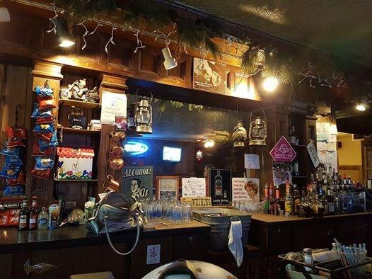 Geyser餐馆和美食-Waterhole Saloon