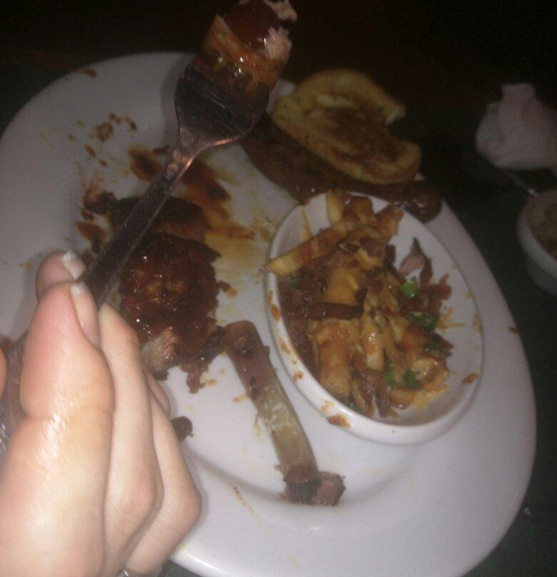 Smokey Bones Bar & Fire Grill Maumee, OH-莫米必去景点