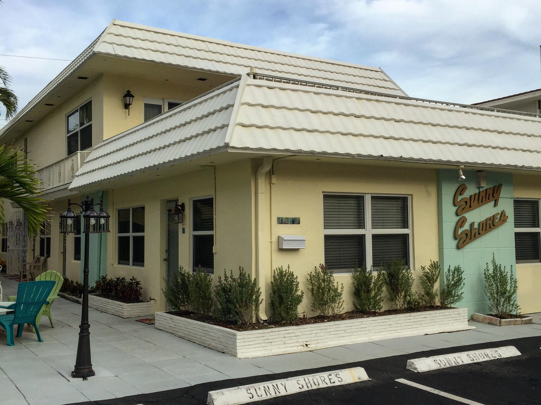 Sunny Shores Inn & Suites