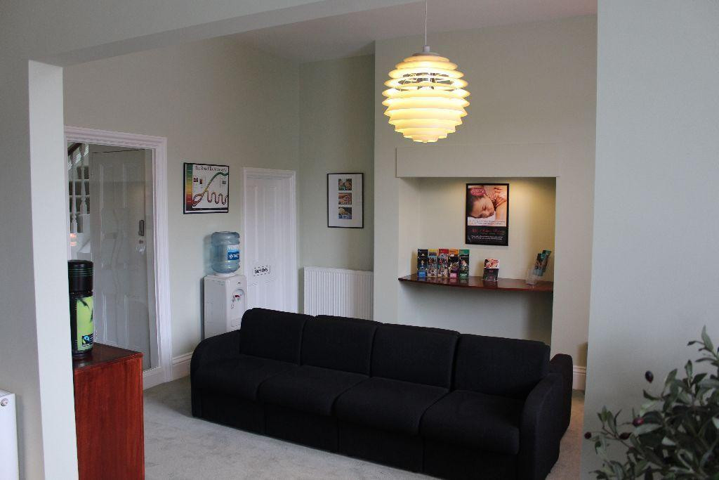 Robyn's Holistics-唐克斯特必去景点