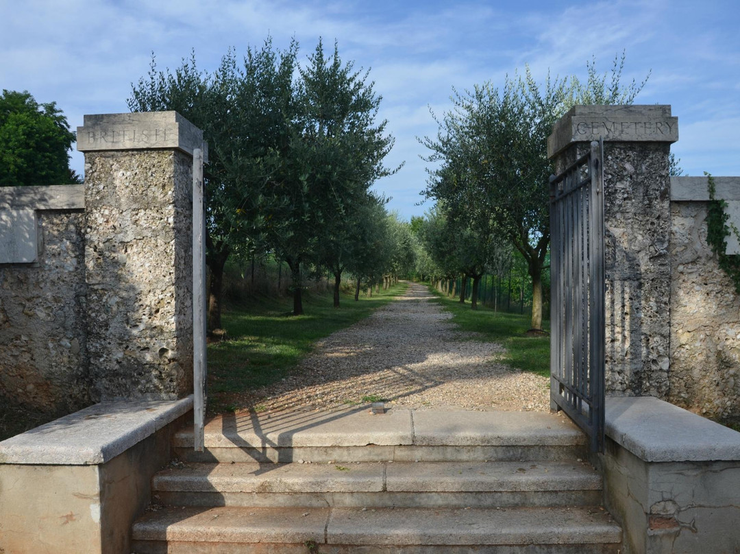 Cimitero inglese di Giavera del Montello景点图片