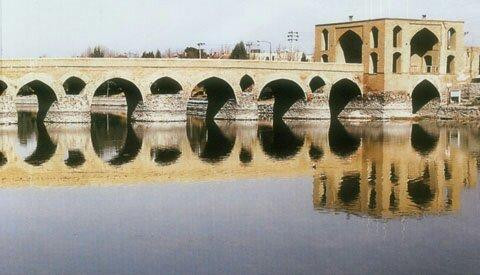 Shahrestan Bridge景点图片