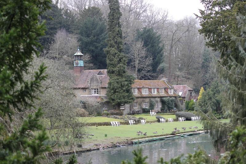 Busbridge Lakes景点图片