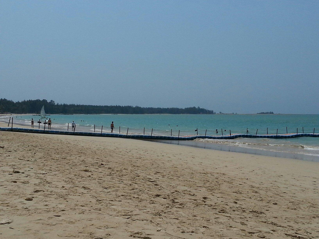 White Sand Beach景点图片