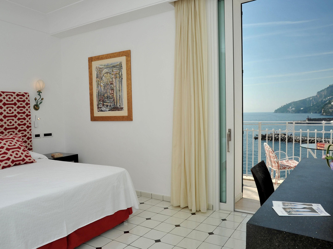 玛里纳里维埃拉酒店