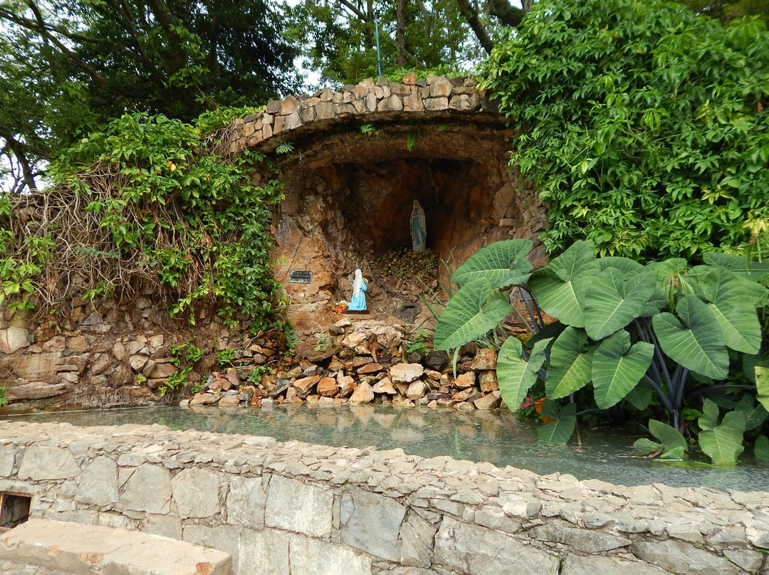 Gruta Nossa Senhora das Lourdes-Aguas da Prata必去景点
