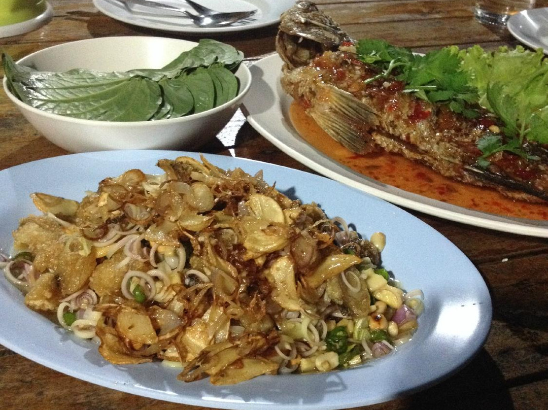 หาดพลอยแดงซีฟู๊ด