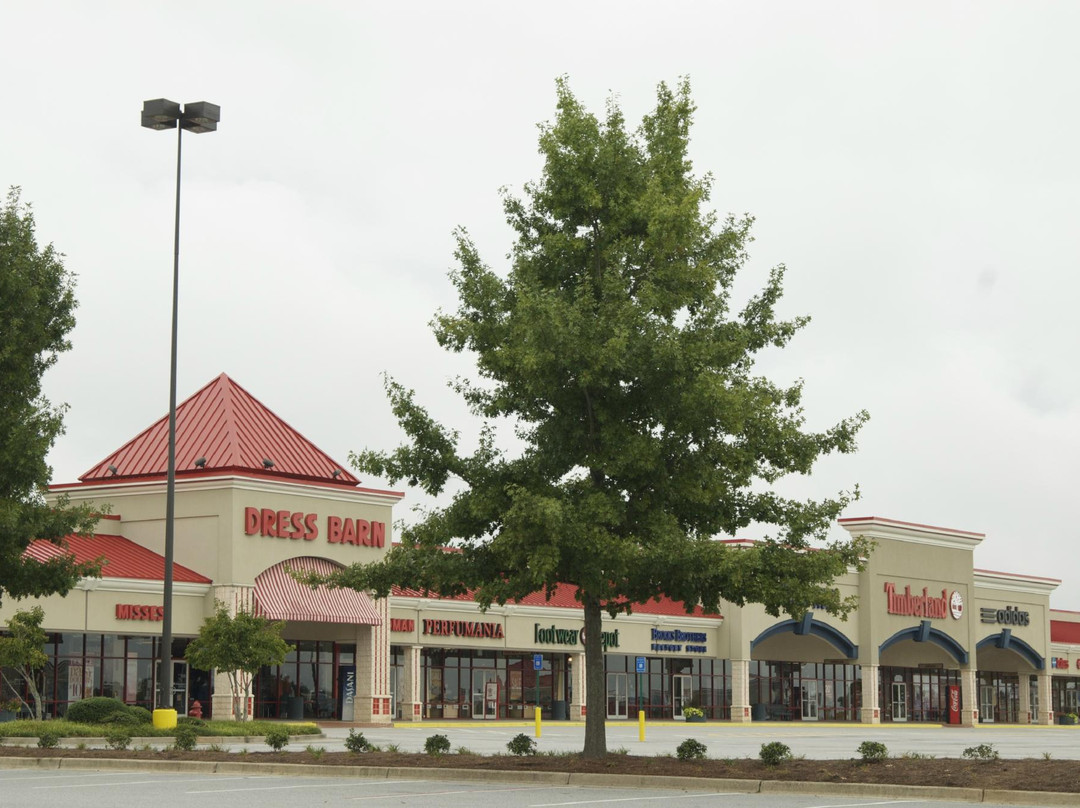 Tanger Outlets Commerce-Commerce必去景点