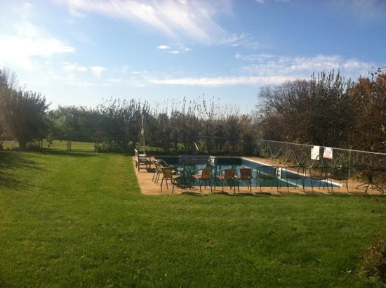 Mendon Mountain Orchards Motel-泳池