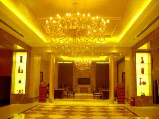 御花园假日金悦酒店主图