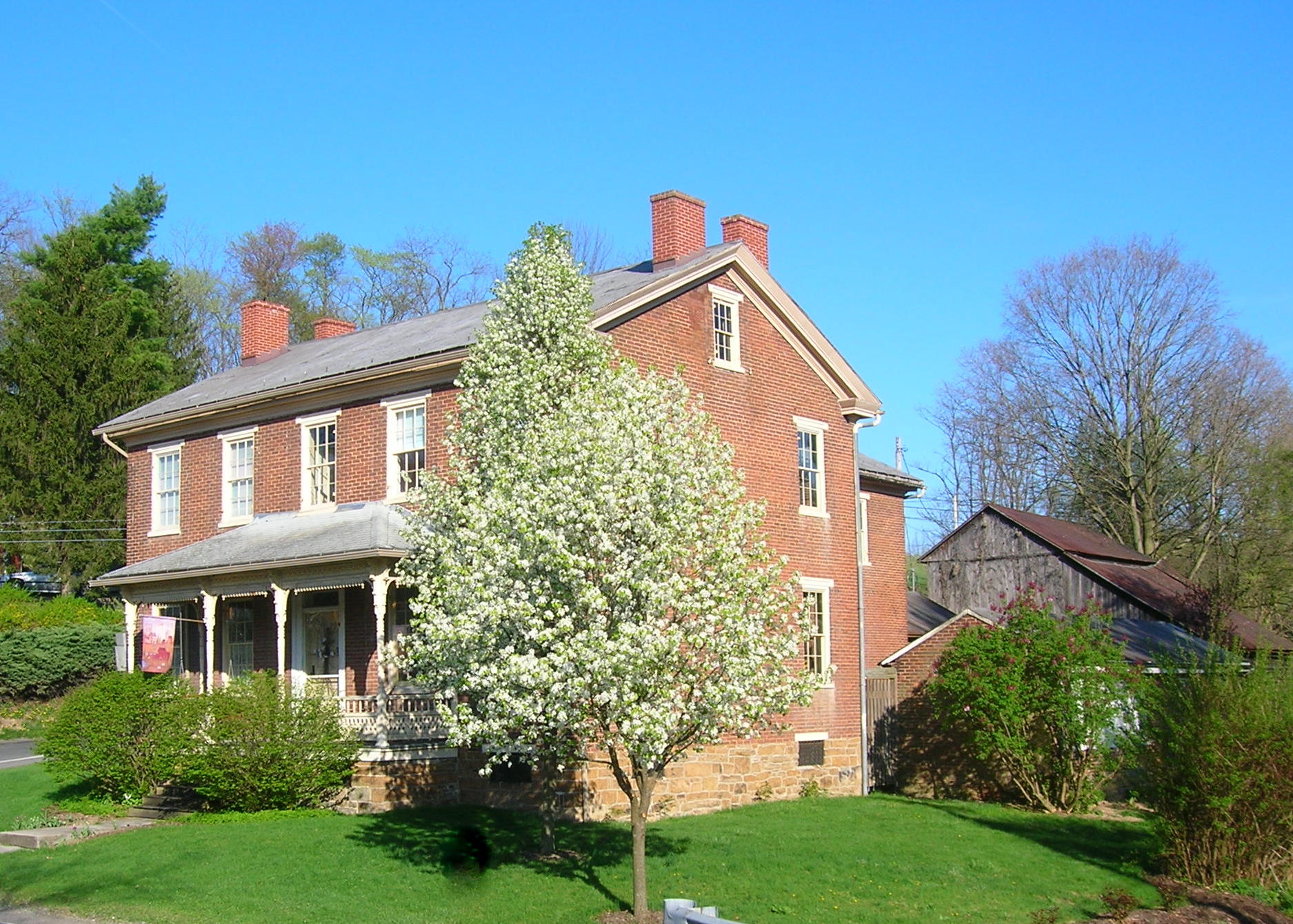 McBurney Manor Bed and Breakfast-官方