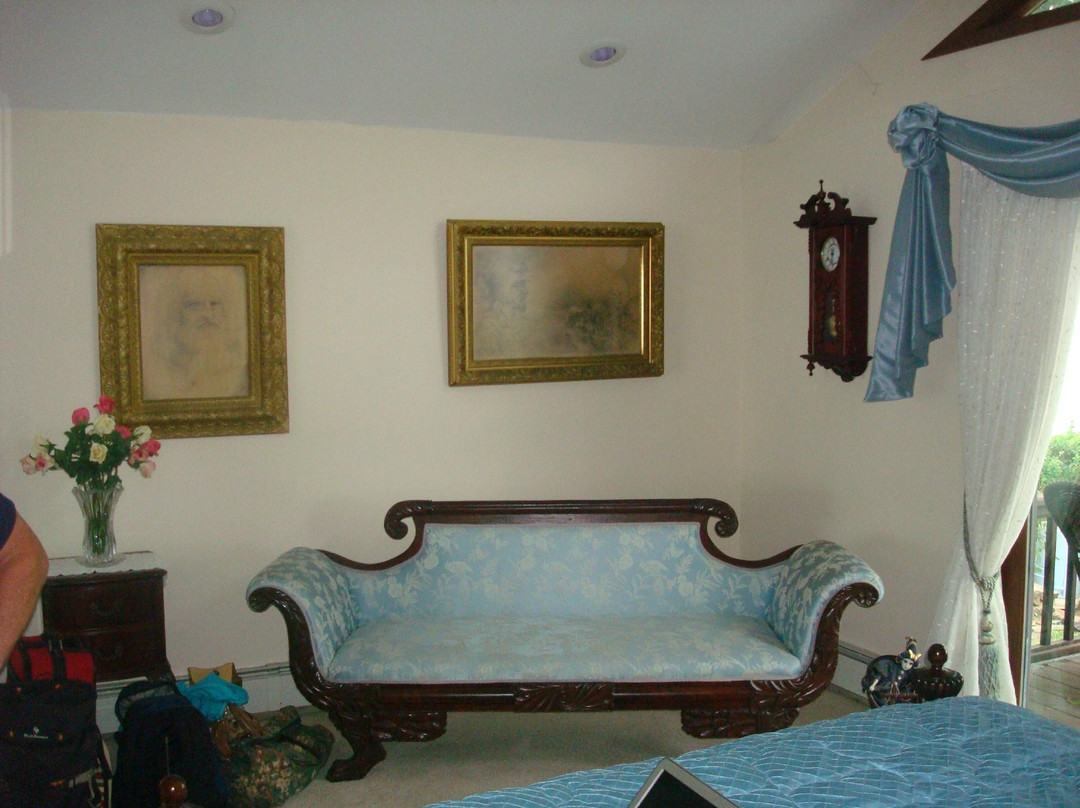 Sharon's Lakehouse Bed & Breakfast主图