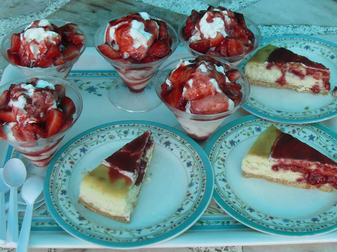 Raju Hill Strawberry Farm景点图片