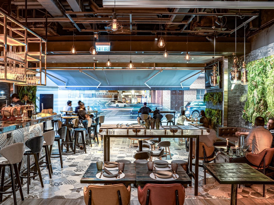 8Five2 Restobar