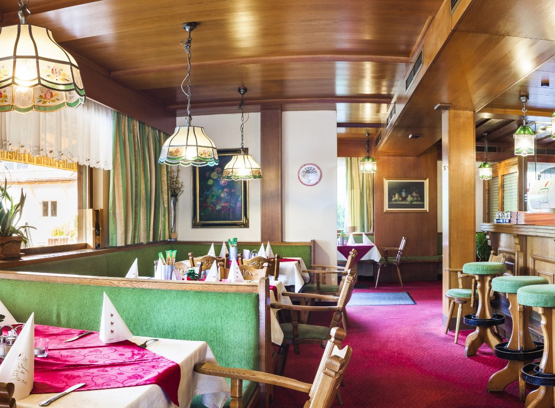 Mils餐馆和美食-La Taverna