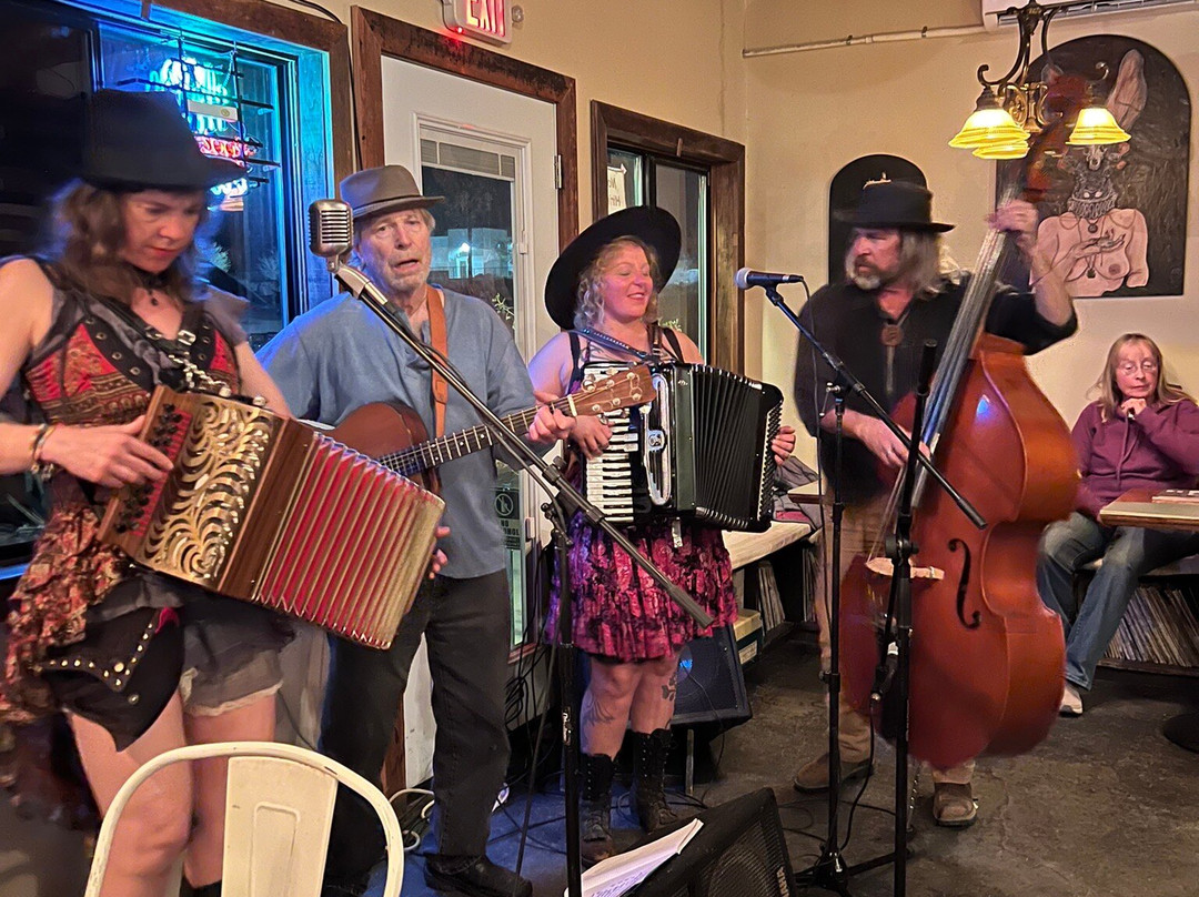 Giant Rock Meeting Room & Coffee House