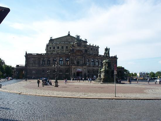 Semper Opera House (Semperoper)-德累斯顿必去景点
