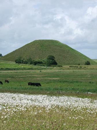 Silbury Hill-埃夫伯里必去景点