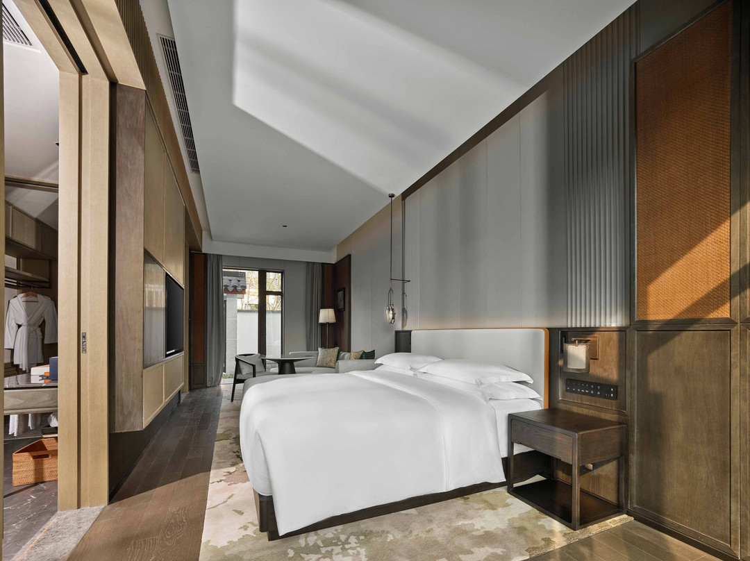 湖州西塞山鸿居主图